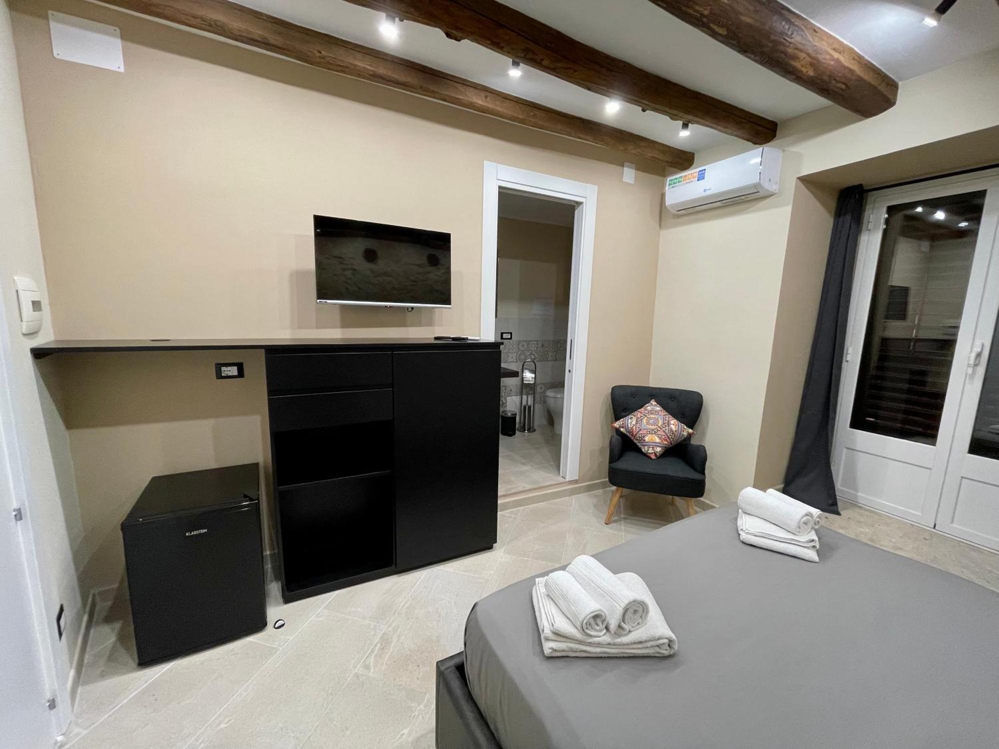 Tommy'S Rooms Палермо Екстериор снимка